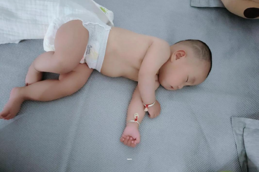 莱芜宝宝夏天要穿袜子吗